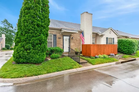 569 Goldon Trophy Trl, Lexington, KY 40514