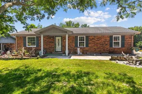 215 Lynn Dr, Lawrenceburg, KY 40342