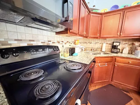 Kitchen - 113 Legacy Dr, Berea, KY 40403 photo 4 of 5