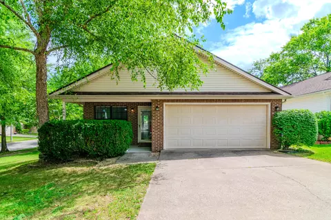 668 Kingsbury Rd, Lexington, KY 40509