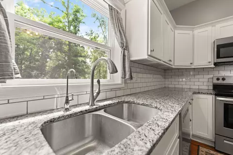 Kitchen - 154 Chess Rd, Corbin, KY 40701 photo 4 of 7