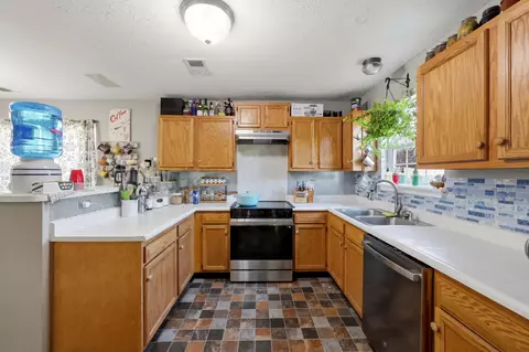 Kitchen - 115 River Run Ct, Georgetown, KY 40324 photo 2 of 3