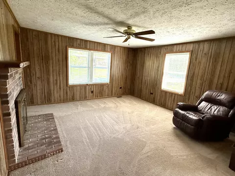 Living - 276 Evergreen Rd, Flat Lick, KY 40935 photo 6 of 9