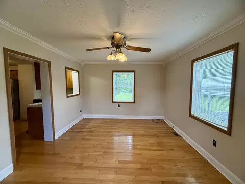 Living - 276 Evergreen Rd, Flat Lick, KY 40935 photo 3 of 9