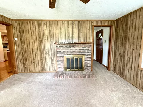 Living - 276 Evergreen Rd, Flat Lick, KY 40935 photo 8 of 9