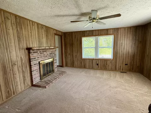 Living - 276 Evergreen Rd, Flat Lick, KY 40935 photo 7 of 9