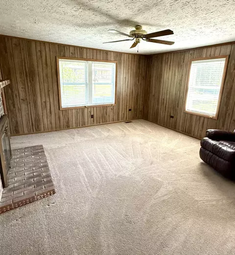 Living - 276 Evergreen Rd, Flat Lick, KY 40935 photo 5 of 9