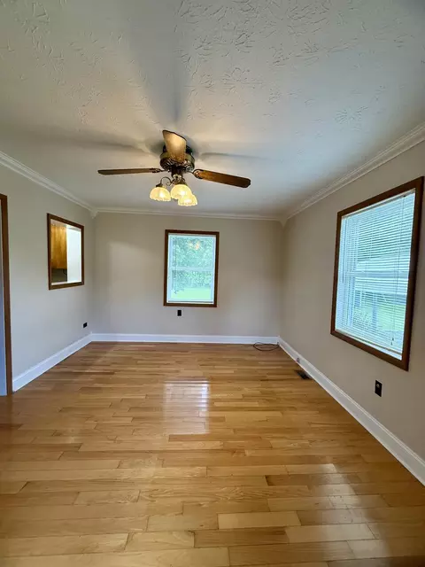 Living - 276 Evergreen Rd, Flat Lick, KY 40935 photo 2 of 9