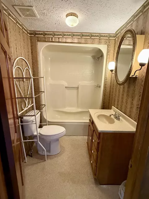 Bath - 276 Evergreen Rd, Flat Lick, KY 40935 photo 1 of 2