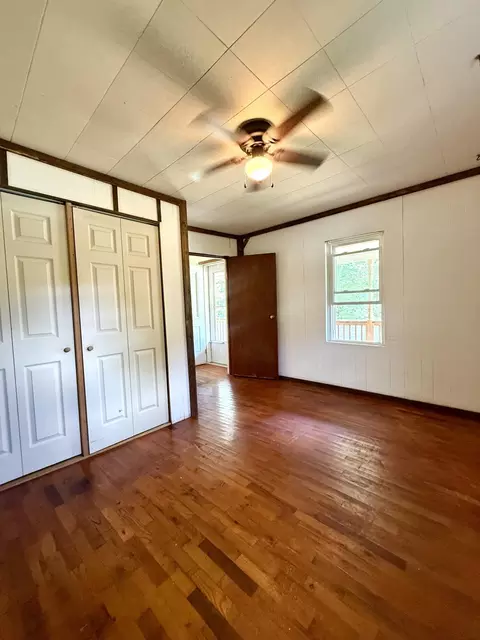 Bedroom - 13860 Us-421, Mckee, KY 40447 photo 2 of 4