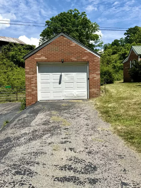 Exterior - 13860 Us-421, Mckee, KY 40447 photo 4 of 16