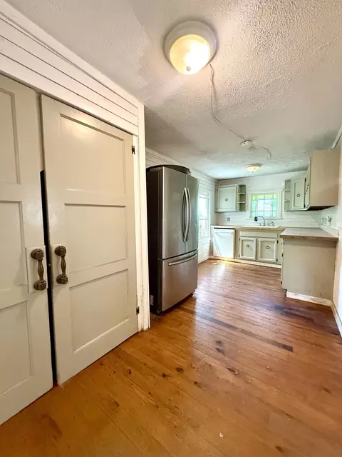 Kitchen - 13860 Us-421, Mckee, KY 40447 photo 1 of 3