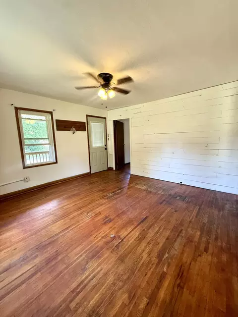 Living - 13860 Us-421, Mckee, KY 40447 photo 2 of 3