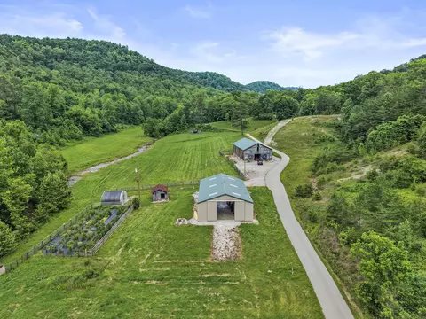 1191 Horns River Rd, Irvine, KY 40336