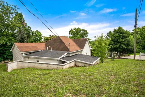 Exterior - 316 W 1st St, Corbin, KY 40701 photo 3 of 5