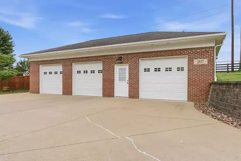 Exterior - 207 Augusta Dr, Georgetown, KY 40324 photo 11 of 13