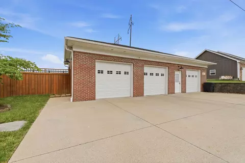 Exterior - 207 Augusta Dr, Georgetown, KY 40324 photo 10 of 13