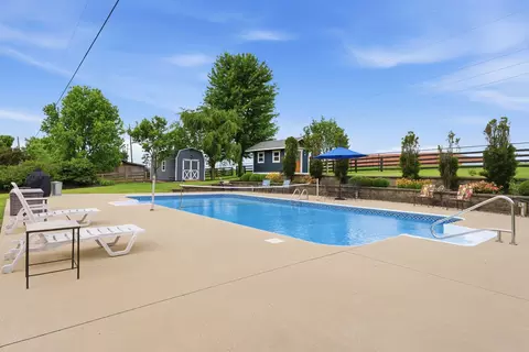 Exterior - 207 Augusta Dr, Georgetown, KY 40324 photo 5 of 13