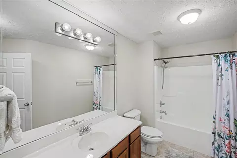 Bath - 3800 Ruby Ln, Lexington, KY 40509 photo 3 of 3