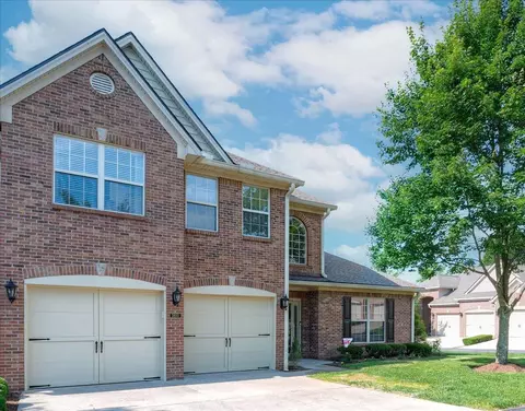 Exterior - 3800 Ruby Ln, Lexington, KY 40509 photo 2 of 11