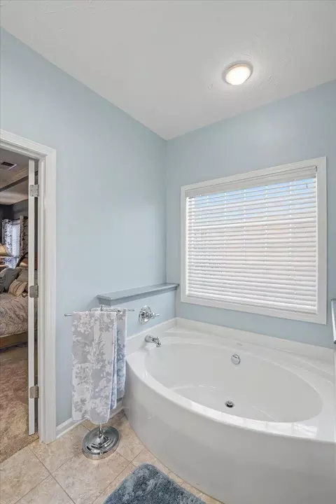 Bath - 3800 Ruby Ln, Lexington, KY 40509 photo 2 of 3