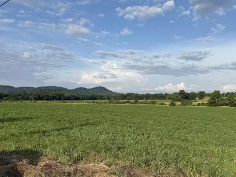 10 Kentucky 39, Crab Orchard, KY 40419