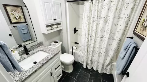 Bath - 10 Nolan Dr, Corbin, KY 40701 photo 4 of 5