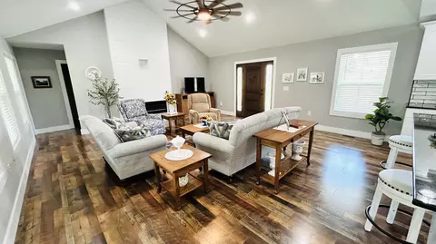 Living - 10 Nolan Dr, Corbin, KY 40701 photo 2 of 3