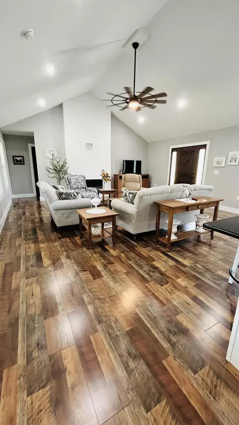 Living - 10 Nolan Dr, Corbin, KY 40701 photo 1 of 3