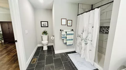 Bath - 10 Nolan Dr, Corbin, KY 40701 photo 3 of 5