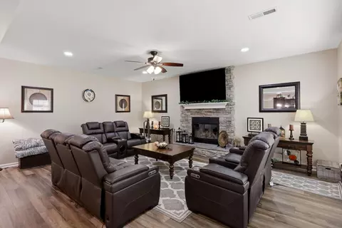 Living - 121 Waterside Dr, Georgetown, KY 40324 photo 1 of 6