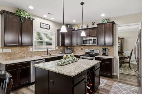 Kitchen - 121 Waterside Dr, Georgetown, KY 40324 photo 4 of 9
