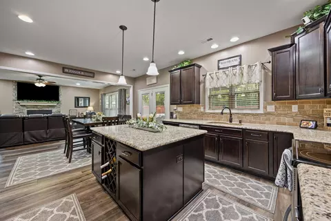 Kitchen - 121 Waterside Dr, Georgetown, KY 40324 photo 7 of 9
