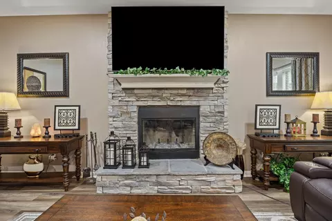 Living - 121 Waterside Dr, Georgetown, KY 40324 photo 5 of 6