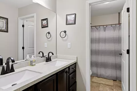 Bath - 121 Waterside Dr, Georgetown, KY 40324 photo 2 of 12