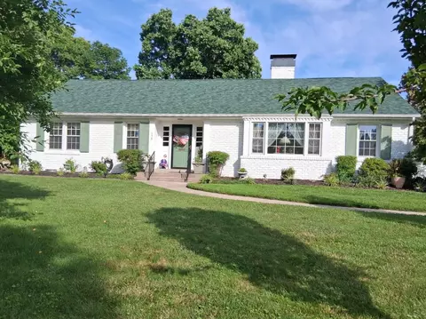 138 Country Ln, Frankfort, KY 40601