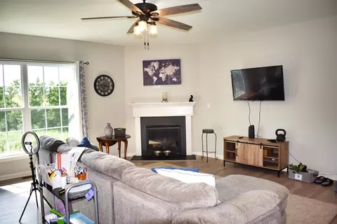 Living - 113 Magellan Ln, Georgetown, KY 40324 photo 5 of 5