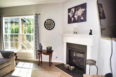 Living - 113 Magellan Ln, Georgetown, KY 40324 photo 3 of 5