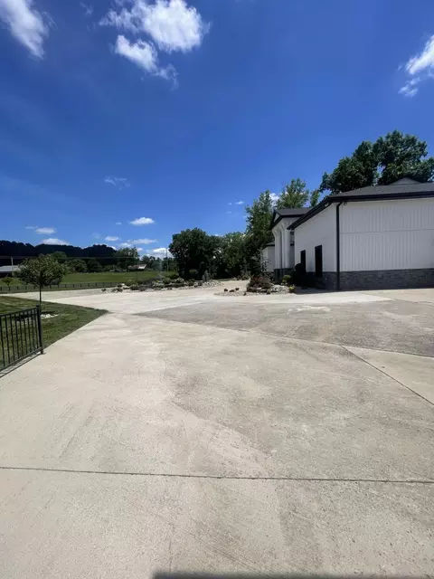 Exterior - 6606 S S Us Highway 25e, Flat Lick, KY 40935 photo 8 of 49
