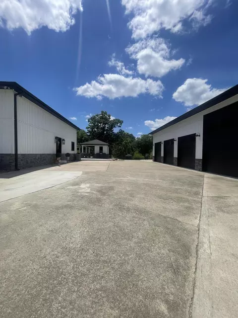 Exterior - 6606 S S Us Highway 25e, Flat Lick, KY 40935 photo 12 of 49