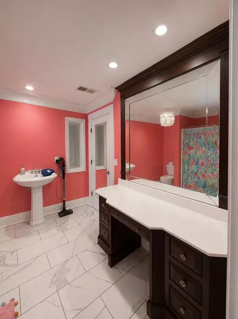 Bath - 6606 S S Us Highway 25e, Flat Lick, KY 40935 photo 7 of 11