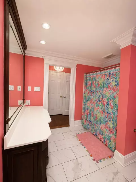 Bath - 6606 S S Us Highway 25e, Flat Lick, KY 40935 photo 8 of 11