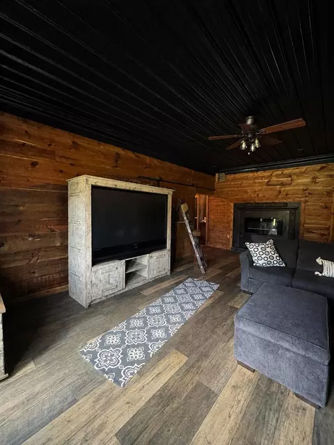 Living - 6606 S S Us Highway 25e, Flat Lick, KY 40935 photo 4 of 4