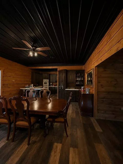 Dining - 6606 S S Us Highway 25e, Flat Lick, KY 40935 photo 3 of 3