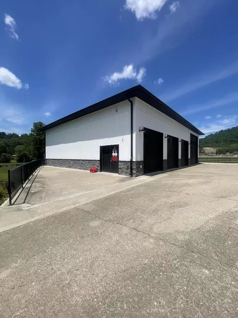 Exterior - 6606 S S Us Highway 25e, Flat Lick, KY 40935 photo 13 of 49