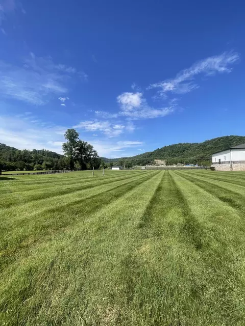 Exterior - 6606 S S Us Highway 25e, Flat Lick, KY 40935 photo 44 of 49