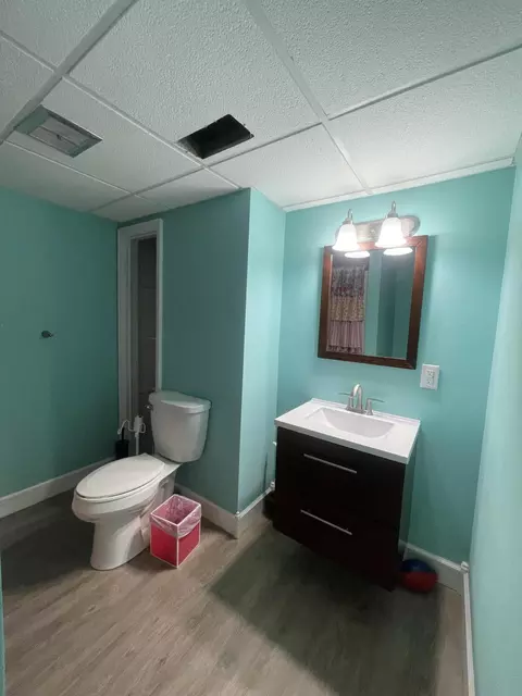 Bath - 6606 S S Us Highway 25e, Flat Lick, KY 40935 photo 10 of 11