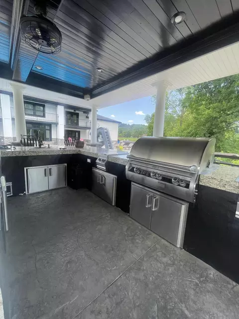 Kitchen - 6606 S S Us Highway 25e, Flat Lick, KY 40935 photo 2 of 15