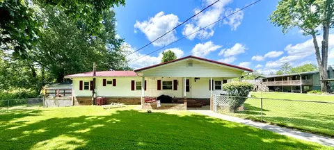 908 Manchester Ave, Middlesboro, KY 40965