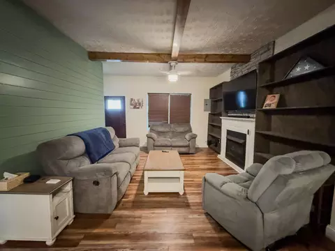 Living - 401 W 4th St, Corbin, KY 40701 photo 1 of 1